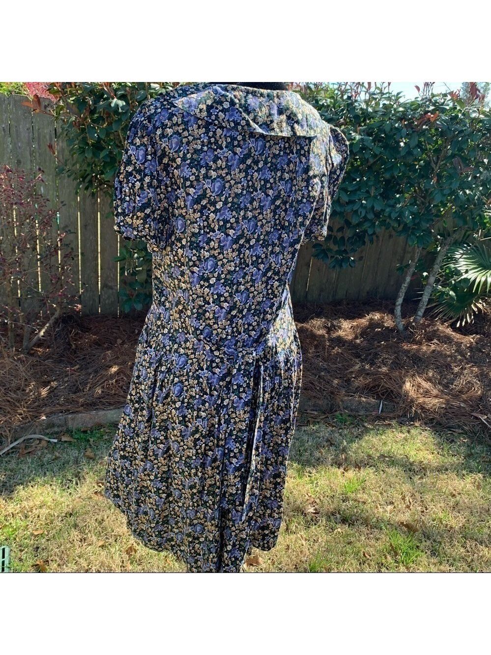 ERIKA Vintage Dark Floral Collared Puff Sleeve Dress - Picture 2 of 13